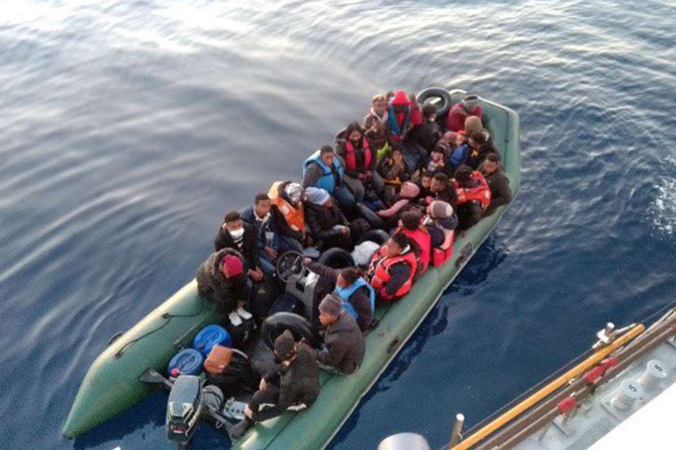Tunus açıklarında 340 düzensiz göçmen yakalandı